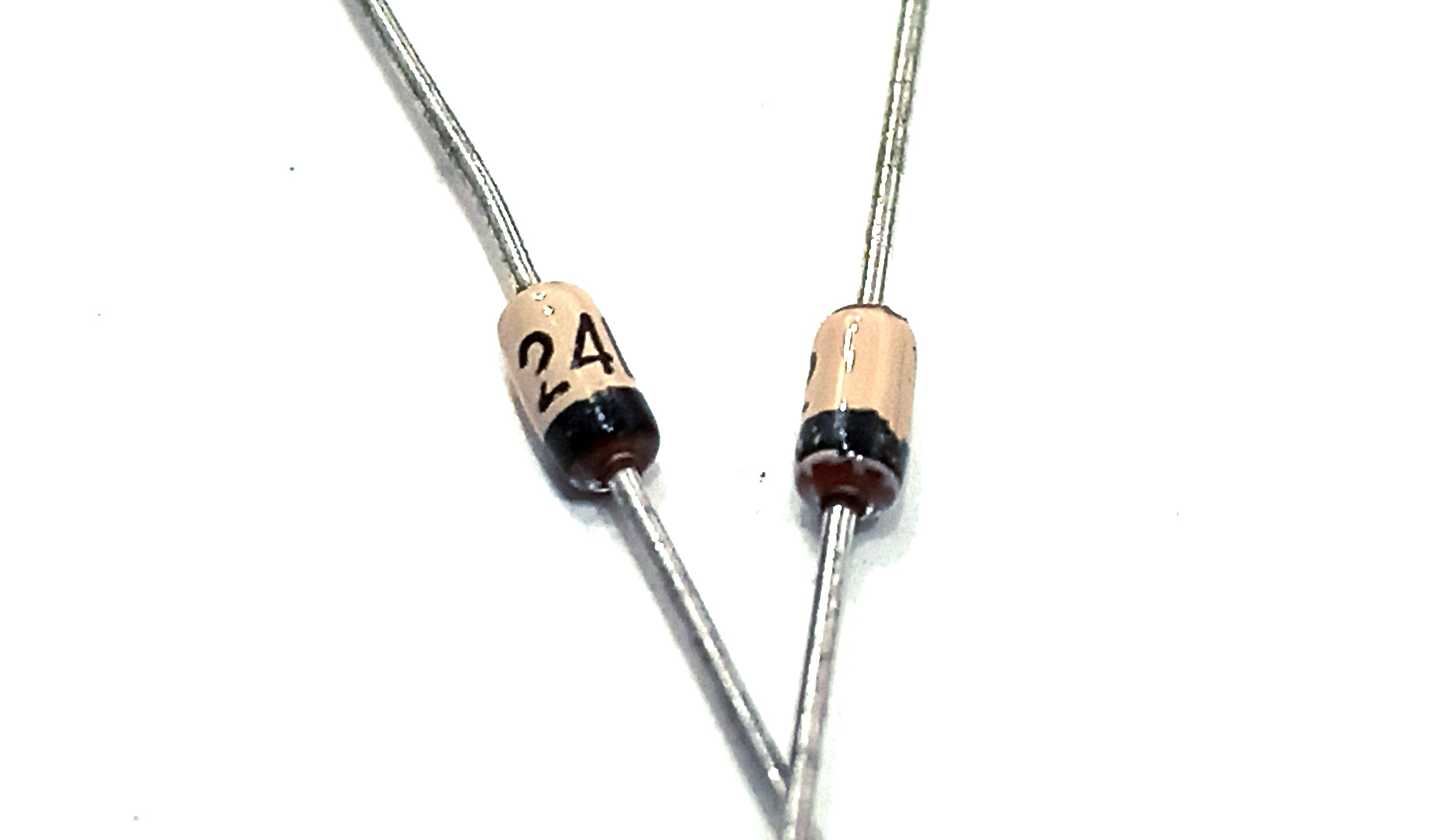 دیود زنر 24 ولت 0.5 وات موتورلا