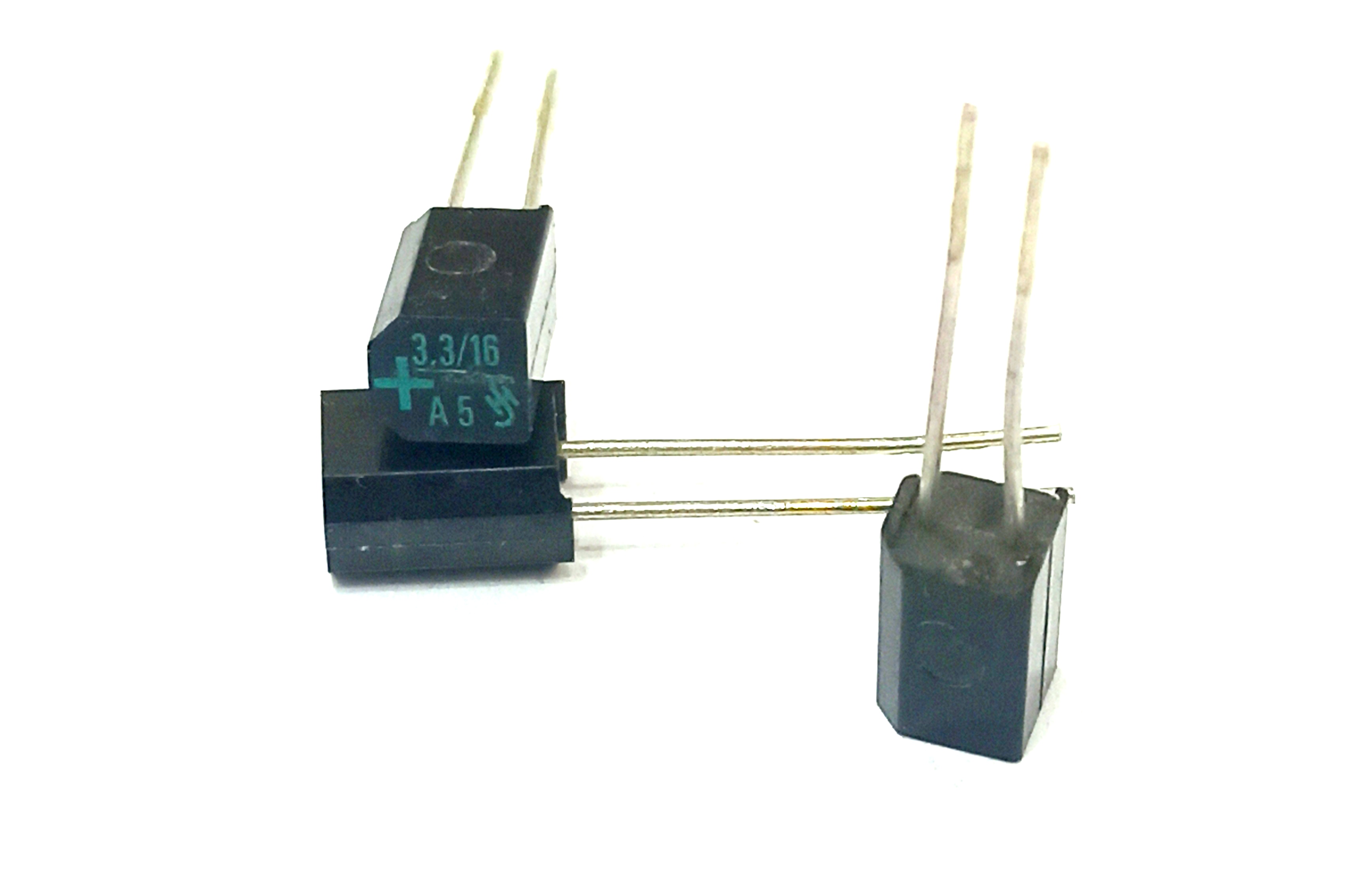 خازن تانتالیوم 3.3 میکروفاراد 16 ولت زیمنس