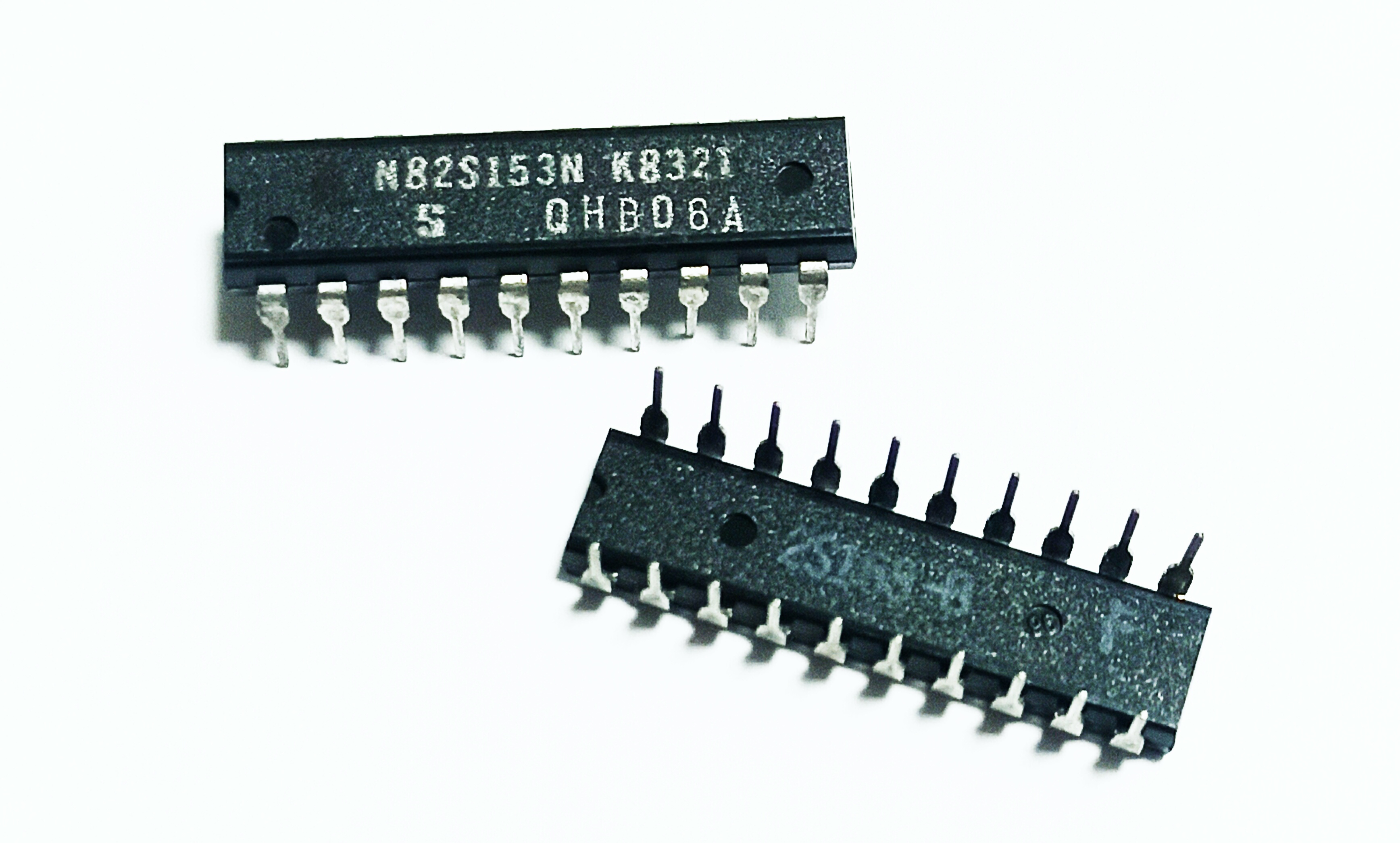آیسی N82S153N برند سیگنتیکس آمریکا